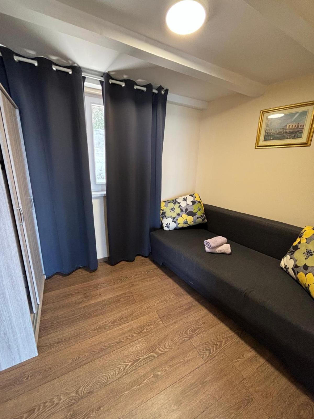 Apartmani Bosnjak Starigrad Paklenica Rum bild